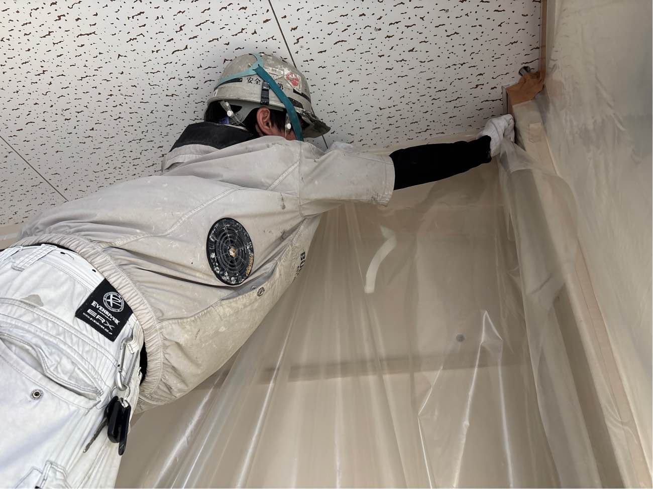 壁面の養生設置