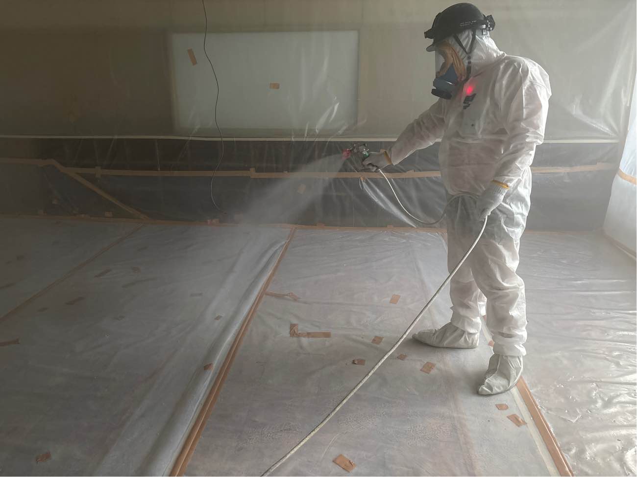 粉塵飛散防止剤の吹付作業