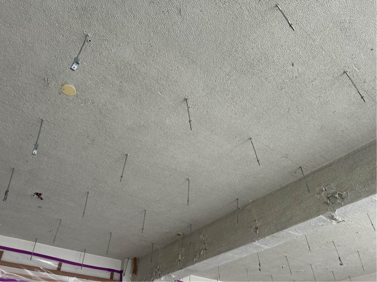 施工前のボード撤去した天井の状態2