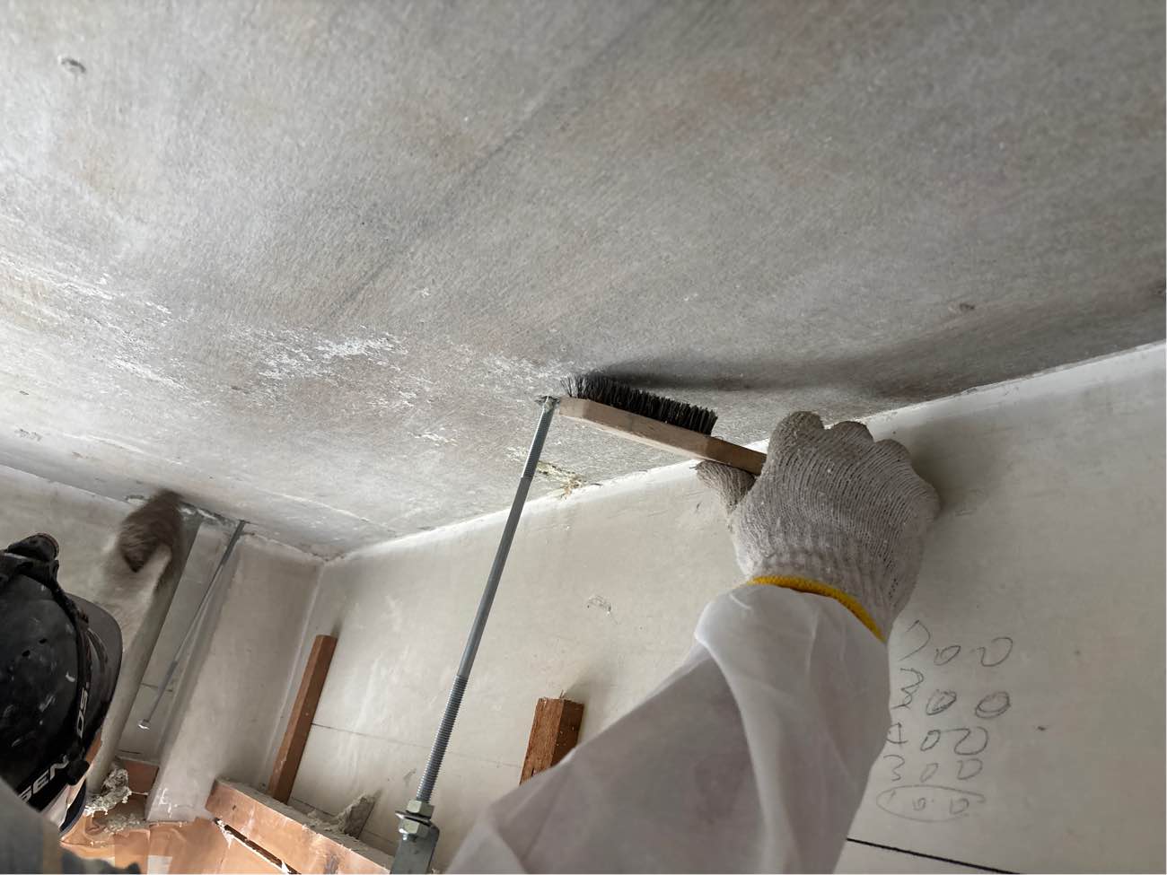 除去後のブラシ仕上げ